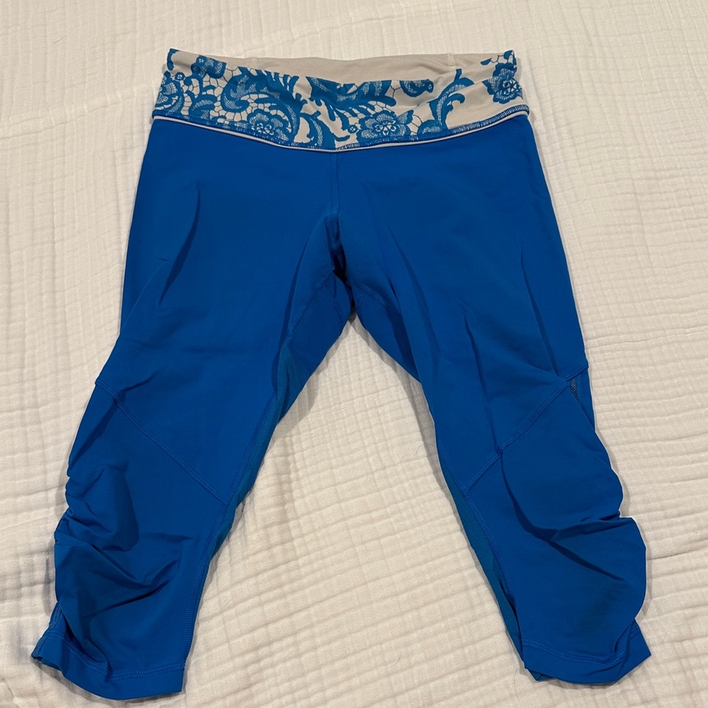 Blue lululemon capri leggings with floral band